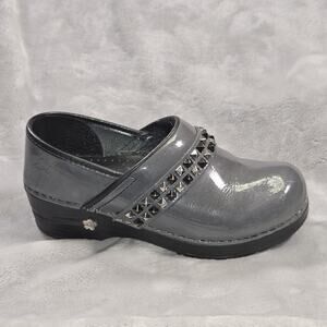 Sanita Koi Women’s 35 Gray Patent Leather Studded Nursing Clogs Comfort Shoes